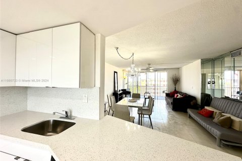 Condominio en venta en Miami, Florida, 2 dormitorios, 122.17 m2 № 1380516 - foto 8