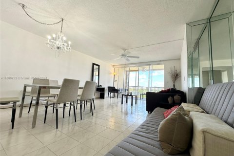 Condominio en venta en Miami, Florida, 2 dormitorios, 122.17 m2 № 1380516 - foto 23