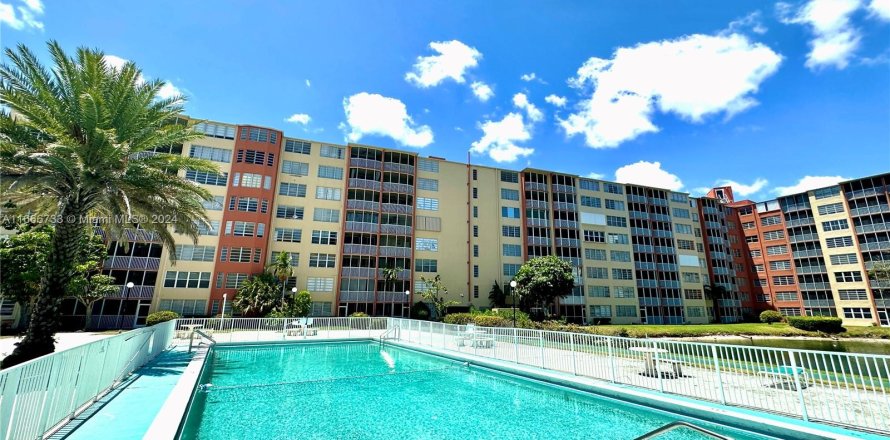 Condominio en Miami, Florida, 2 dormitorios  № 1380516