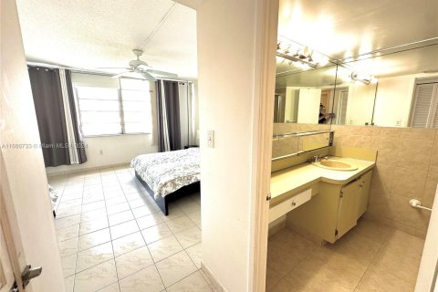 Condo in Miami, Florida, 2 bedrooms  № 1380516 - photo 12