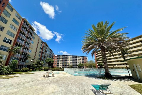 Condominio en venta en Miami, Florida, 2 dormitorios, 122.17 m2 № 1380516 - foto 4