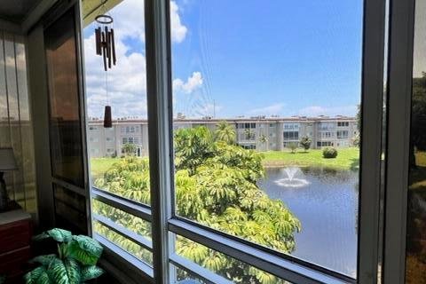 Condominio en venta en Palm Springs, Florida, 1 dormitorio, 73.39 m2 № 578529 - foto 8