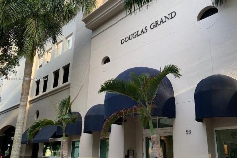 Condominio en venta en Coral Gables, Florida, 54.16 m2 № 863186 - foto 1