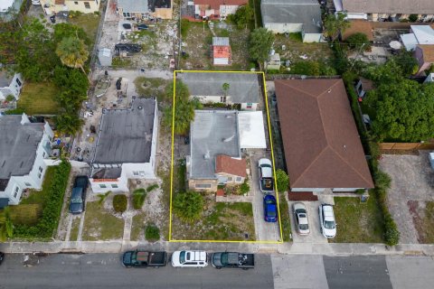 Immobilier commercial à vendre à West Palm Beach, Floride: 158.58 m2 № 284470 - photo 2