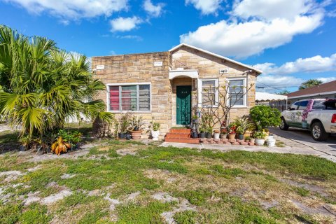 Immobilier commercial à vendre à West Palm Beach, Floride: 158.58 m2 № 284470 - photo 12