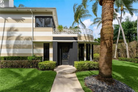 Villa ou maison à vendre à Miami Beach, Floride: 4 chambres, 348.94 m2 № 809298 - photo 12