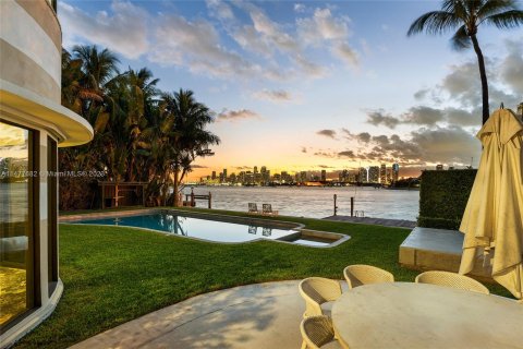 Villa ou maison à vendre à Miami Beach, Floride: 4 chambres, 348.94 m2 № 809298 - photo 1