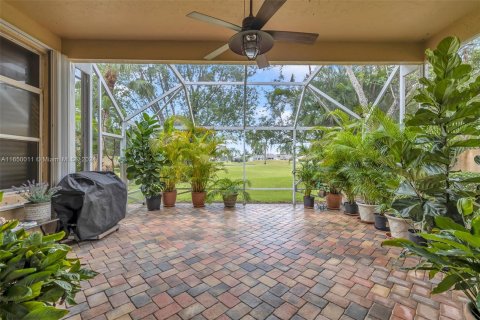 House in Weston, Florida 3 bedrooms, 246.38 sq.m. № 1332192 - photo 18