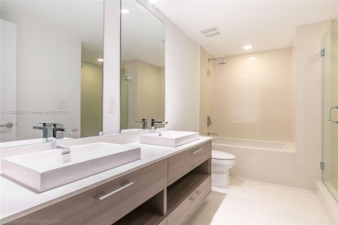 Condo in Miami, Florida, 3 bedrooms  № 540181 - photo 21