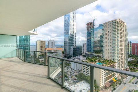 Condo in Miami, Florida, 3 bedrooms  № 540181 - photo 1