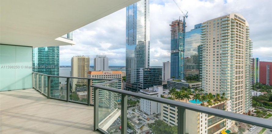 Condo in Miami, Florida, 3 bedrooms  № 540181