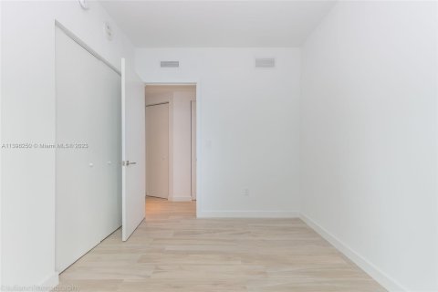 Condo in Miami, Florida, 3 bedrooms  № 540181 - photo 15