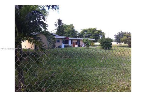 Commercial property in Davie, Florida 259.01 sq.m. № 749696 - photo 2
