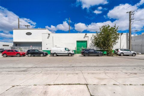 Commercial property in Miami, Florida № 1380478 - photo 2