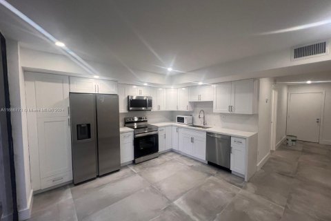 Condominio en venta en Miami, Florida, 3 dormitorios № 1380524 - foto 14