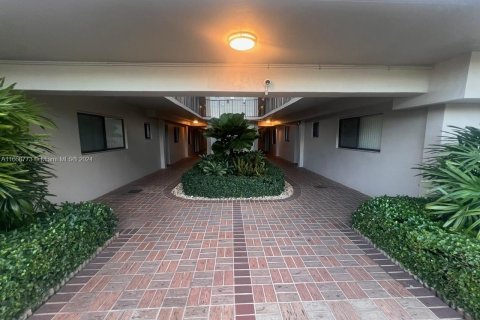 Condominio en venta en Miami, Florida, 3 dormitorios № 1380524 - foto 10