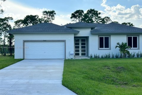 House in Lehigh Acres, Florida 3 bedrooms № 1375667 - photo 1