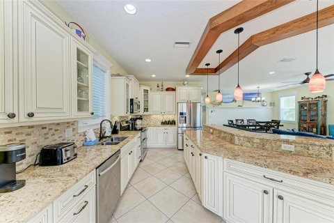 House in Holmes Beach, Florida 5 bedrooms, 268.67 sq.m. № 1353096 - photo 24