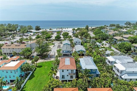 House in Holmes Beach, Florida 5 bedrooms, 268.67 sq.m. № 1353096 - photo 4