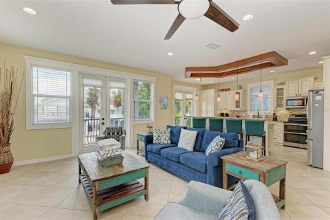 House in Holmes Beach, Florida 5 bedrooms, 268.67 sq.m. № 1353096 - photo 16