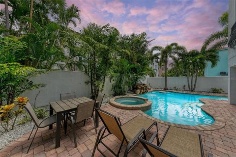 Casa en venta en Holmes Beach, Florida, 5 dormitorios, 268.67 m2 № 1353096 - foto 2