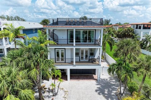 Villa ou maison à vendre à Holmes Beach, Floride: 5 chambres, 268.67 m2 № 1353096 - photo 1