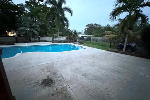 Villa ou maison à vendre à Lauderhill, Floride: 4 chambres, 245.17 m2 № 947809 - photo 2