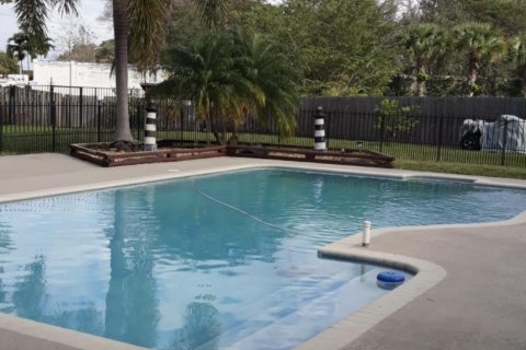 House in Lauderhill, Florida 4 bedrooms, 245.17 sq.m. № 947809 - photo 19