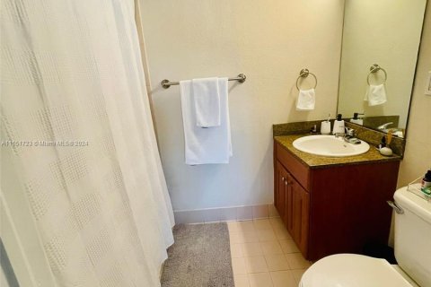 Condo in Miami Beach, Florida, 1 bedroom  № 1345126 - photo 11