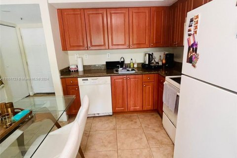 Condo in Miami Beach, Florida, 1 bedroom  № 1345126 - photo 2