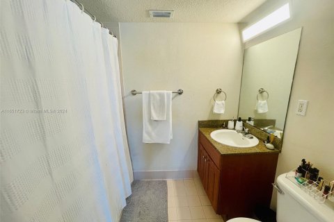 Condo in Miami Beach, Florida, 1 bedroom  № 1345126 - photo 10