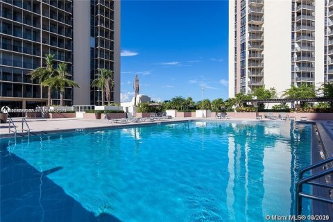 Condo in Aventura, Florida, 2 bedrooms  № 1345162 - photo 26