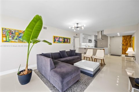 Condo in Aventura, Florida, 2 bedrooms  № 1345162 - photo 11