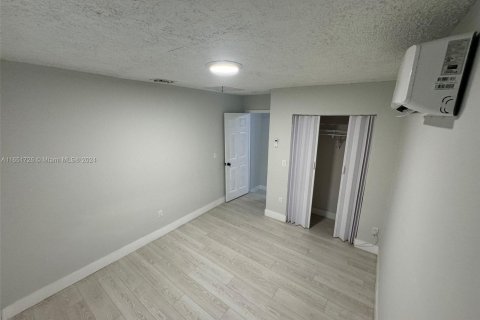 Immobilier commercial à louer à Homestead, Floride: 1 chambre, 102.19 m2 № 1345125 - photo 5