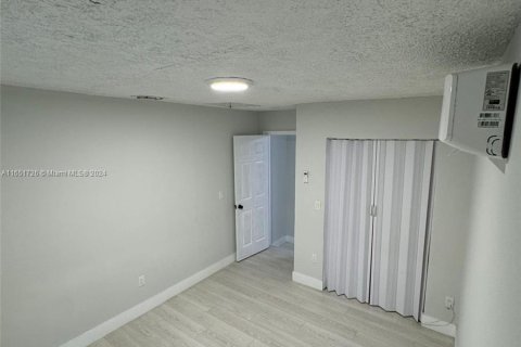 Immobilier commercial à louer à Homestead, Floride: 1 chambre, 102.19 m2 № 1345125 - photo 6