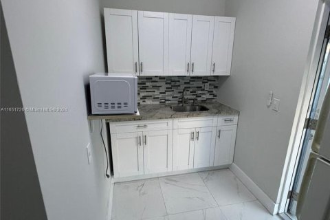 Propiedad comercial en alquiler en Homestead, Florida, 1 dormitorio, 102.19 m2 № 1345125 - foto 4