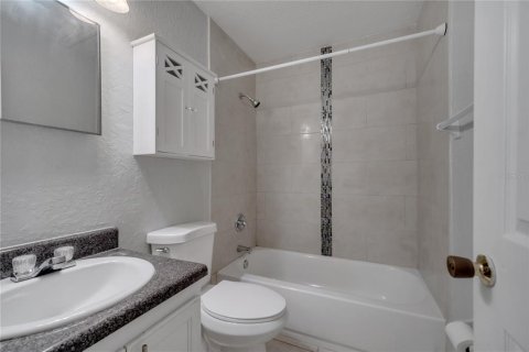 Condo in Orlando, Florida, 2 bedrooms  № 1338548 - photo 24