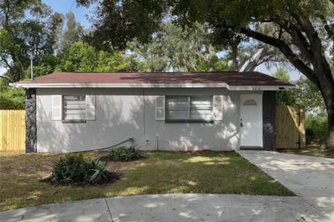 House in Tampa, Florida 2 bedrooms, 71.35 sq.m. № 1381360 - photo 1