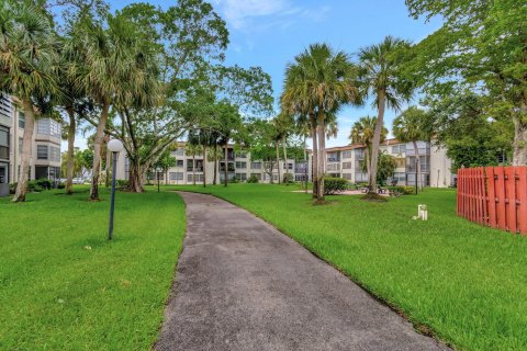 Condo in Plantation, Florida, 2 bedrooms  № 1225701 - photo 18