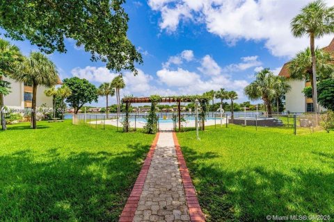 Condo in Miami, Florida, 1 bedroom  № 1225699 - photo 3