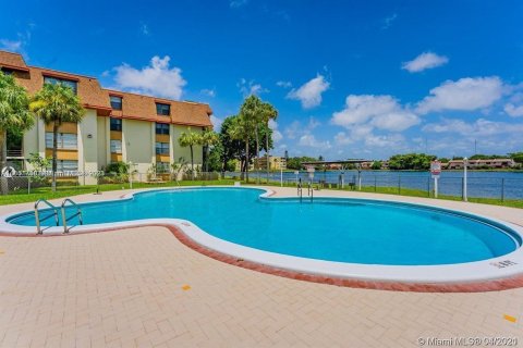 Copropriété à vendre à Miami, Floride: 1 chambre, 73.86 m2 № 1225699 - photo 4