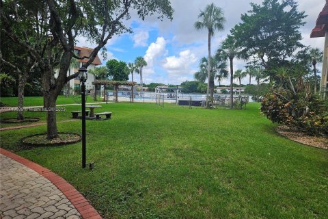 Condo in Miami, Florida, 1 bedroom  № 1225699 - photo 5