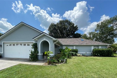 House in MAJESTIC OAKS in Ocala, Florida 3 bedrooms, 185.9 sq.m. № 1325180 - photo 1