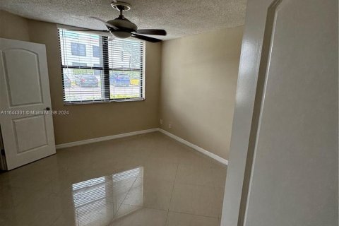 Copropriété à vendre à Oakland Park, Floride: 2 chambres, 82.68 m2 № 1325900 - photo 1