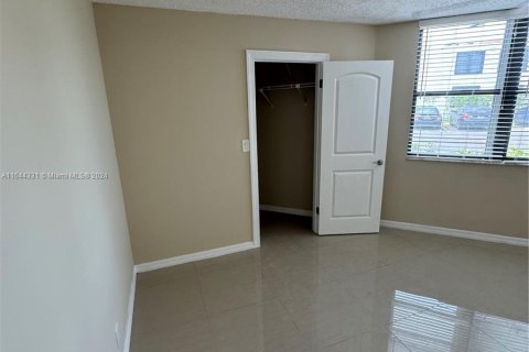 Copropriété à vendre à Oakland Park, Floride: 2 chambres, 82.68 m2 № 1325900 - photo 3