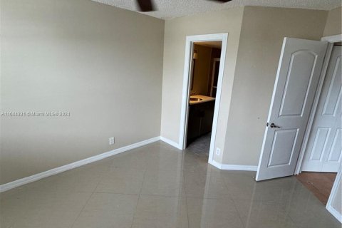 Condo in Oakland Park, Florida, 2 bedrooms  № 1325900 - photo 7