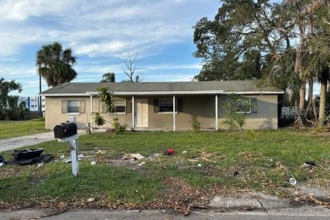 House in Tampa, Florida 3 bedrooms, 118.45 sq.m. № 1441327 - photo 1