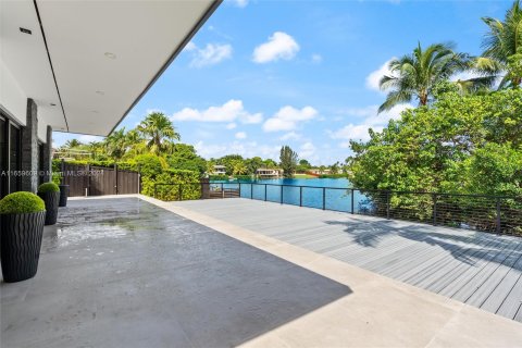 Casa en venta en Miami, Florida, 3 dormitorios, 194.82 m2 № 1374919 - foto 3