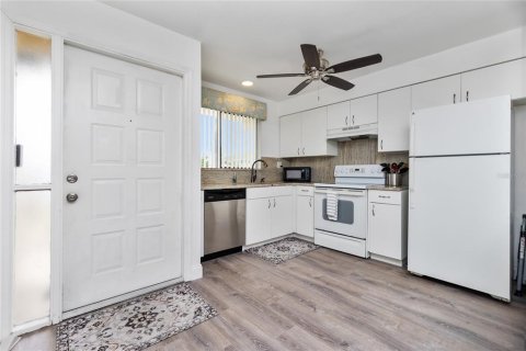 Condo in Punta Gorda, Florida, 2 bedrooms  № 1344075 - photo 4