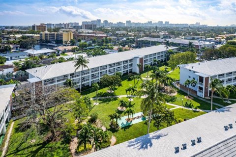 Condo in Fort Lauderdale, Florida, 2 bedrooms  № 1004959 - photo 9